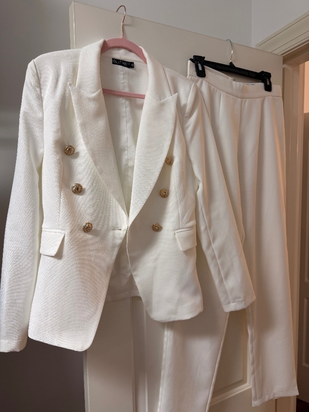 Classic White suit with gold buttons - Size 4/6